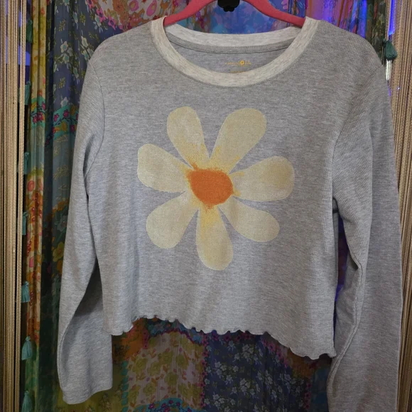 NATURAL LIFE Gray Crop Top with Daisy Design - Picture 4 of 4